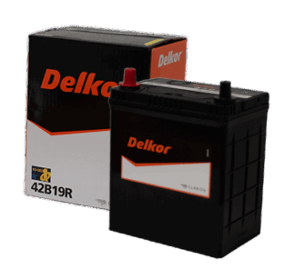 Batería Delkor 42B19R para autos livianos – imagen de producto con caja